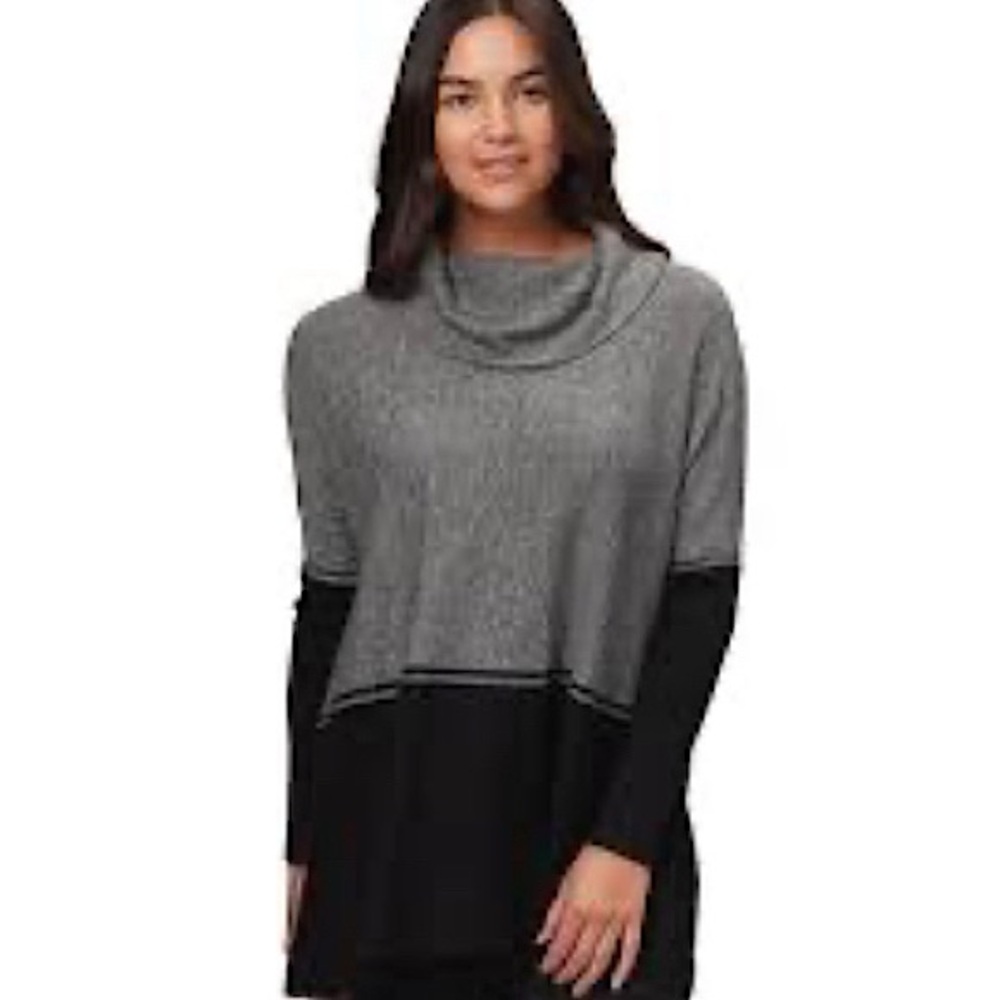 Smartwool 
Edgewood Poncho Sweater - Women's NWOT
MEDIUM